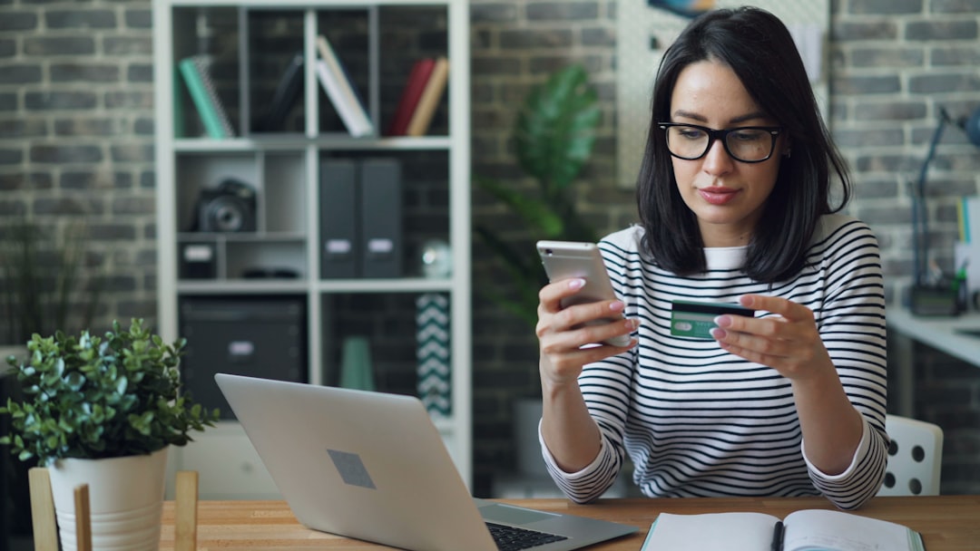 Kredittkort for Studenter: Essential Financial Tools for Academic Success